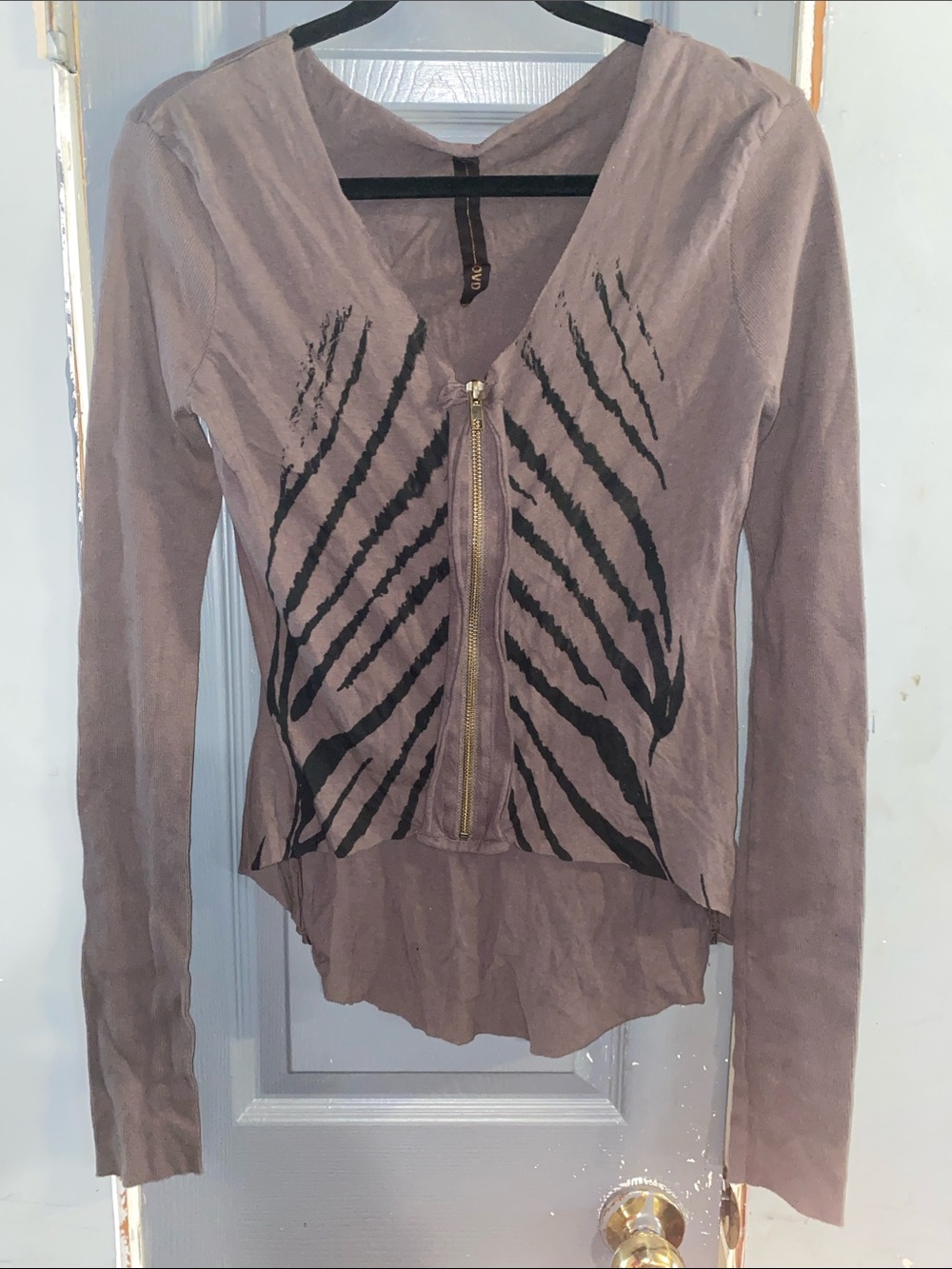 DV by Dolce Vita Taupe Zip-Front Long Sleeve Top with Black Print